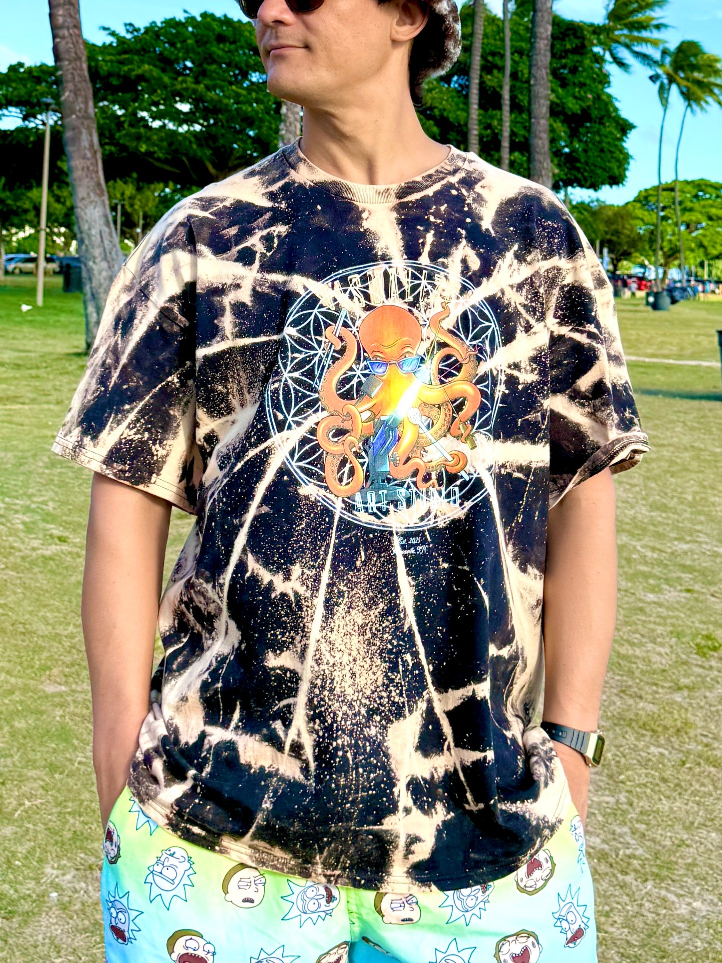 Sacred Geometry Flame Octopus Bleach Dye T-shirt (2X-Large)
