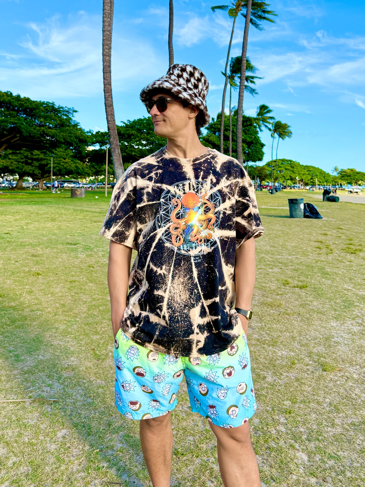 Sacred Geometry Flame Octopus Bleach Dye T-shirt (2X-Large)