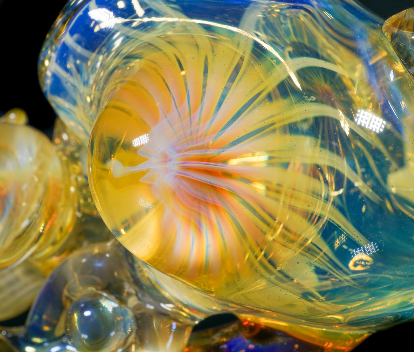 Fume Honeybee Pipe